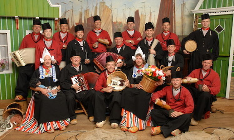 Foto in Volendammer klederdracht Foto in Volendammer klederdracht